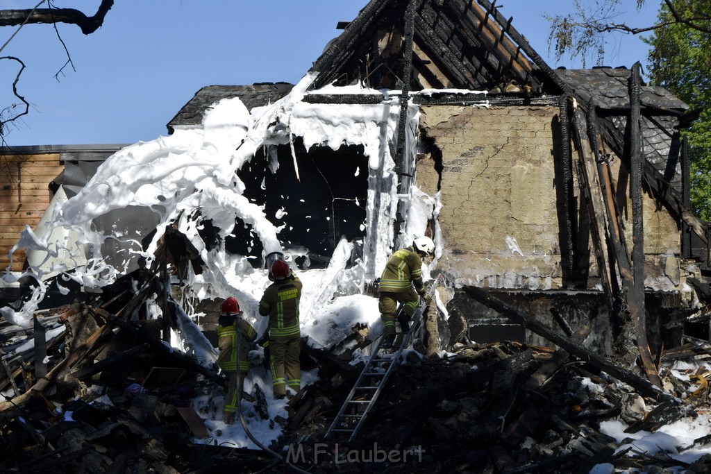 Grossfeuer Einfamilienhaus Siegburg Muehlengrabenstr P1397.JPG - Miklos Laubert